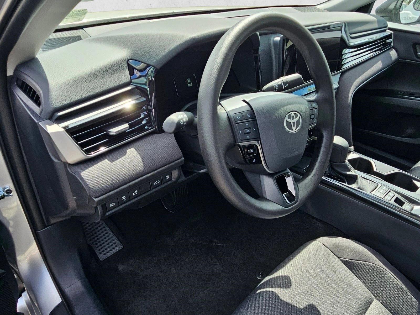 2025 Toyota Camry LE SE photo 3