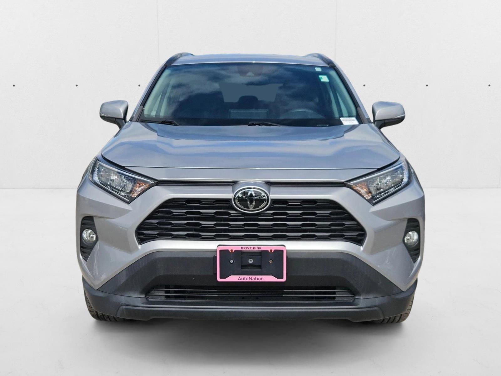 2020 Toyota RAV4 XLE photo 2
