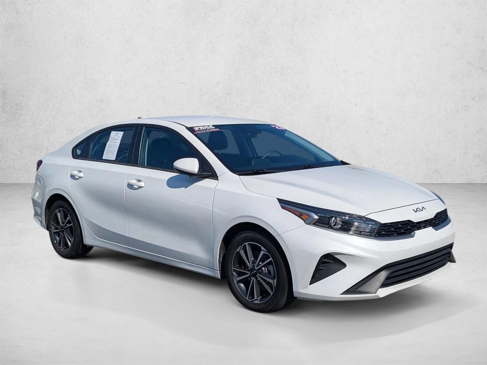2023 Kia Forte LXS photo 3