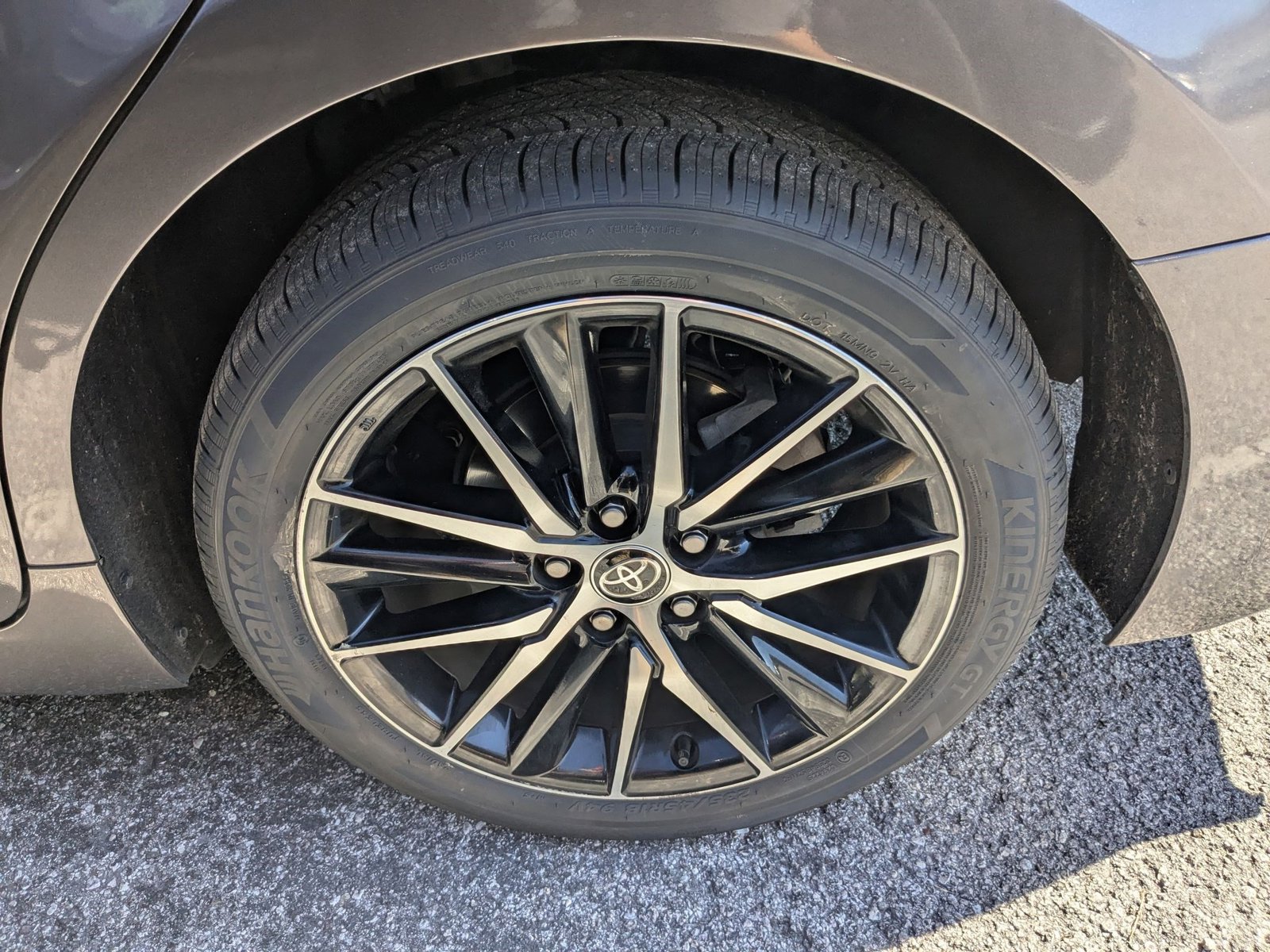 2023 Toyota Camry SE photo 3