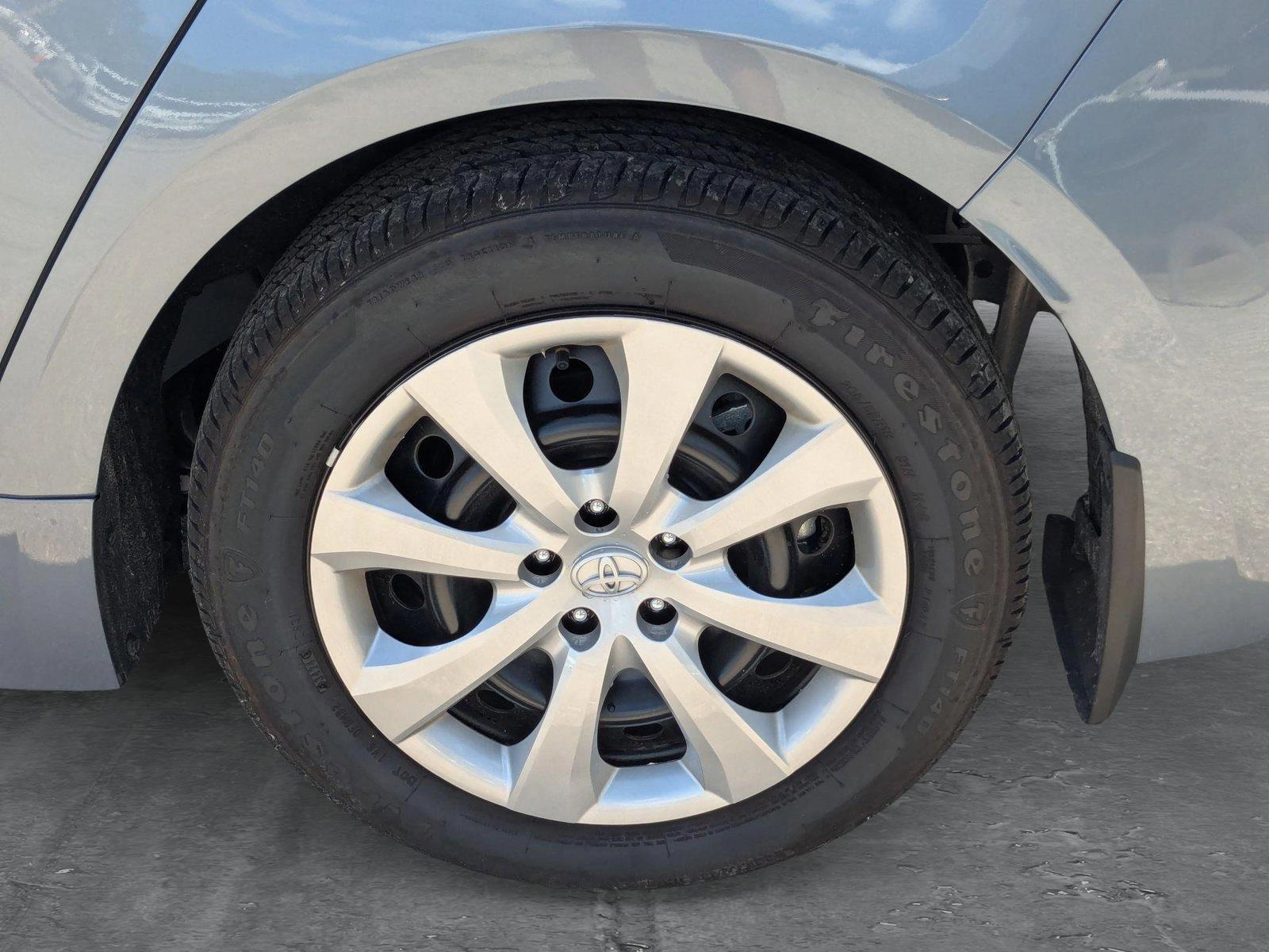 2025 Toyota Corolla LE photo 4