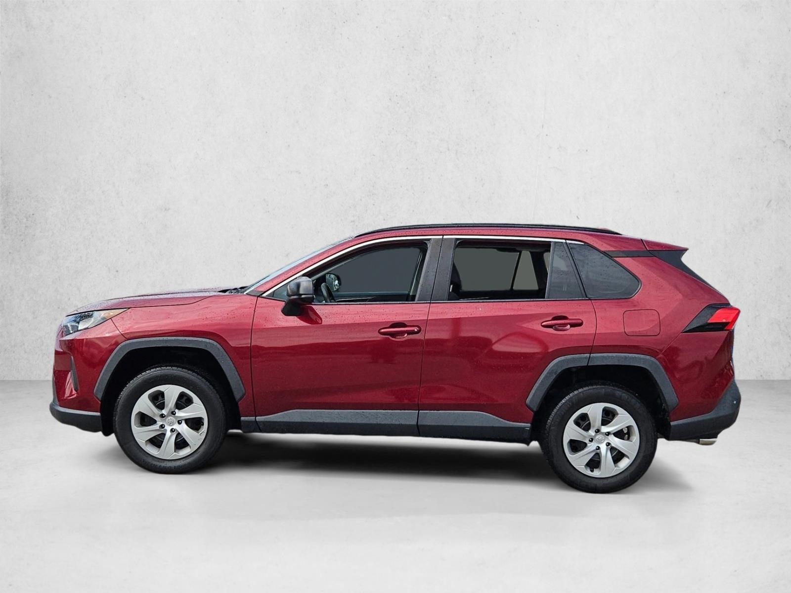 2021 Toyota RAV4 LE photo 3