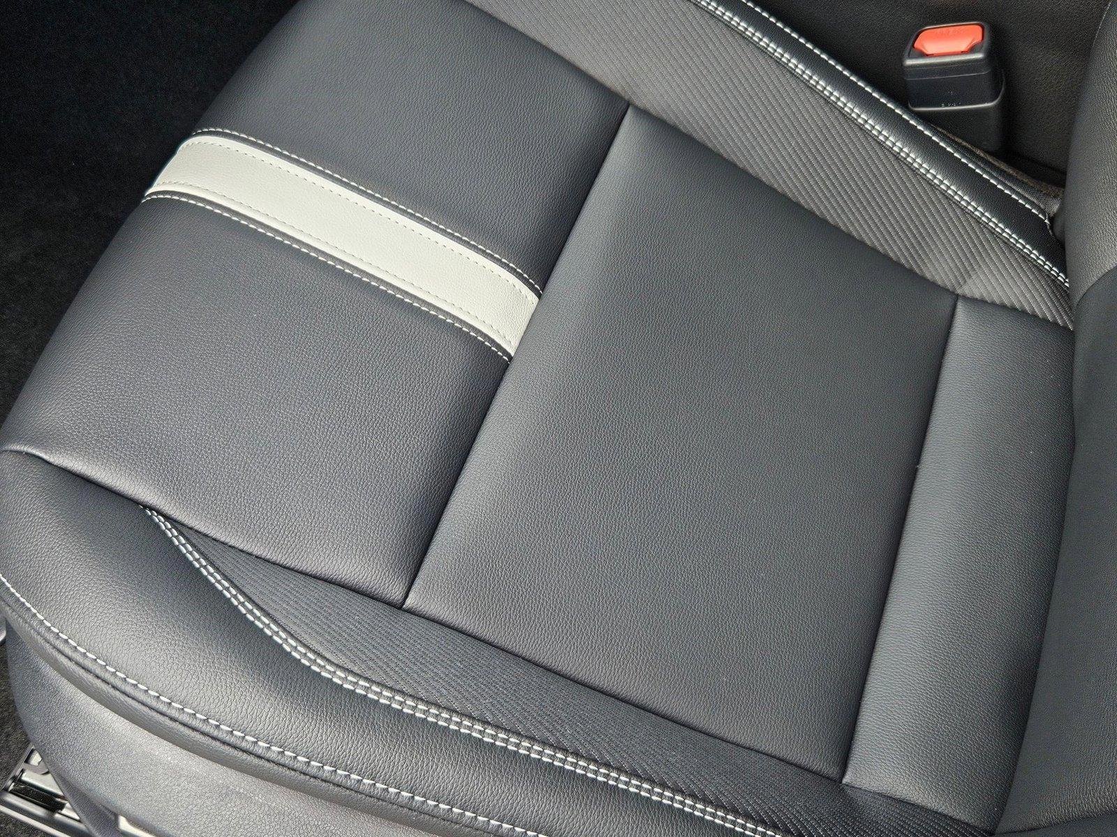 2025 Toyota Camry SE photo 4