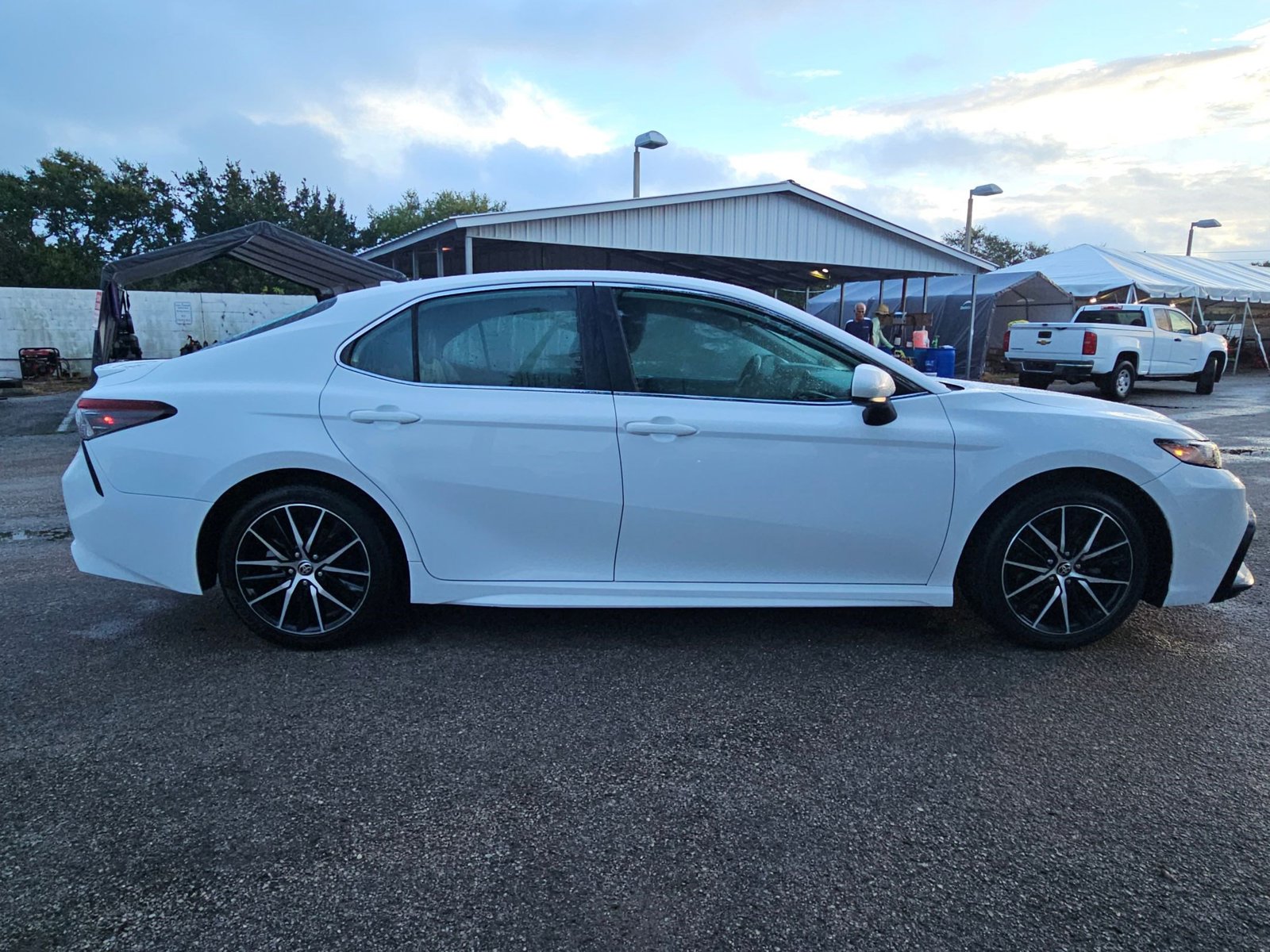 2021 Toyota Camry SE photo 4