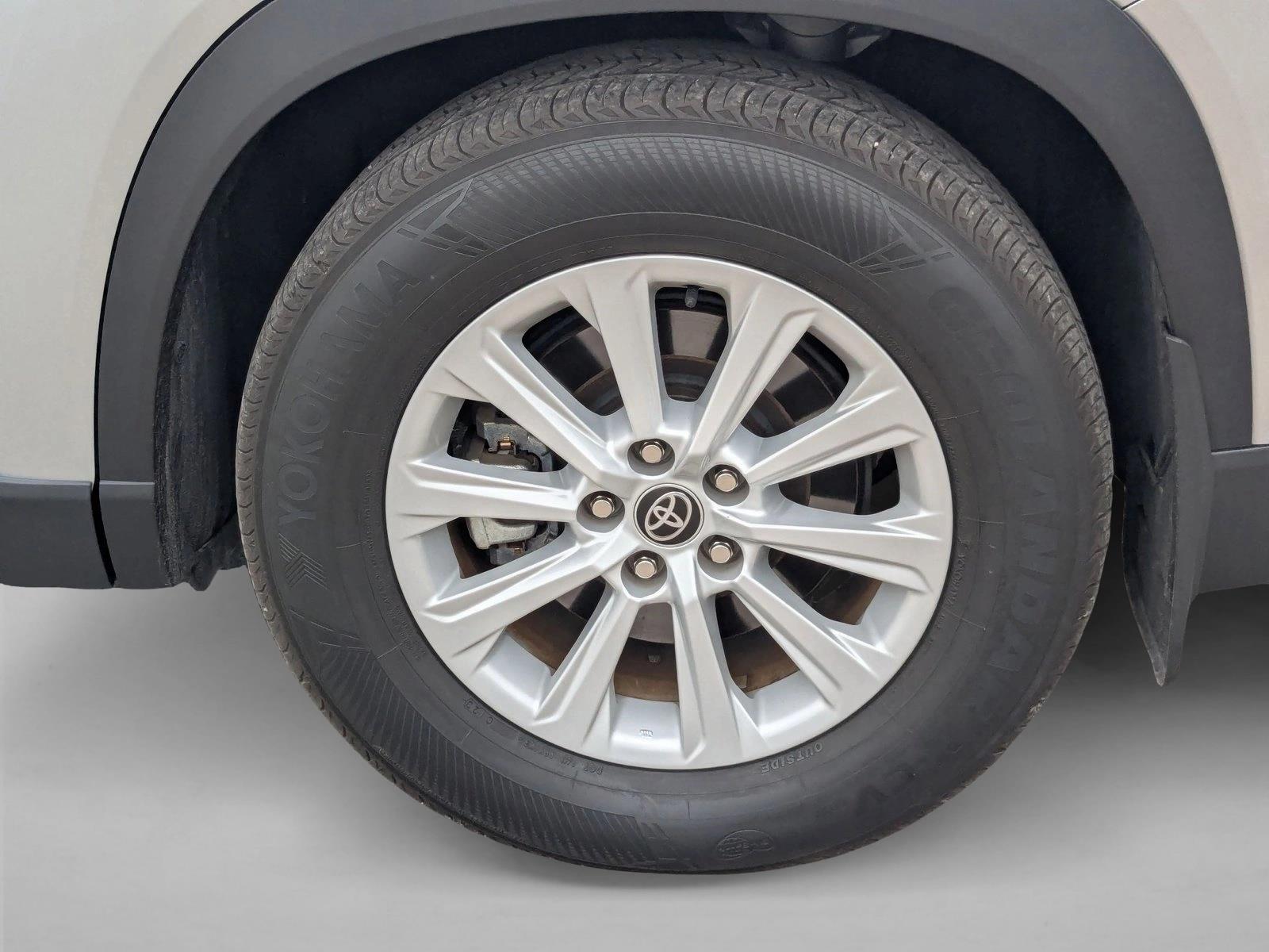 2024 Toyota Highlander Hybrid XLE photo 3