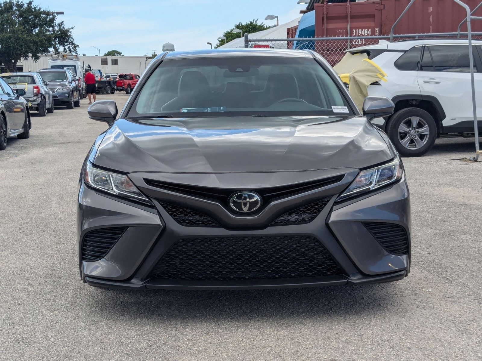 2018 Toyota Camry SE photo 2