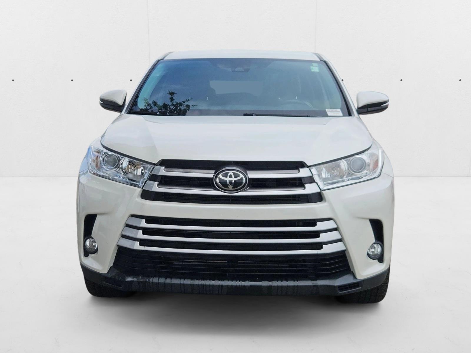 2019 Toyota Highlander LE Plus photo 2