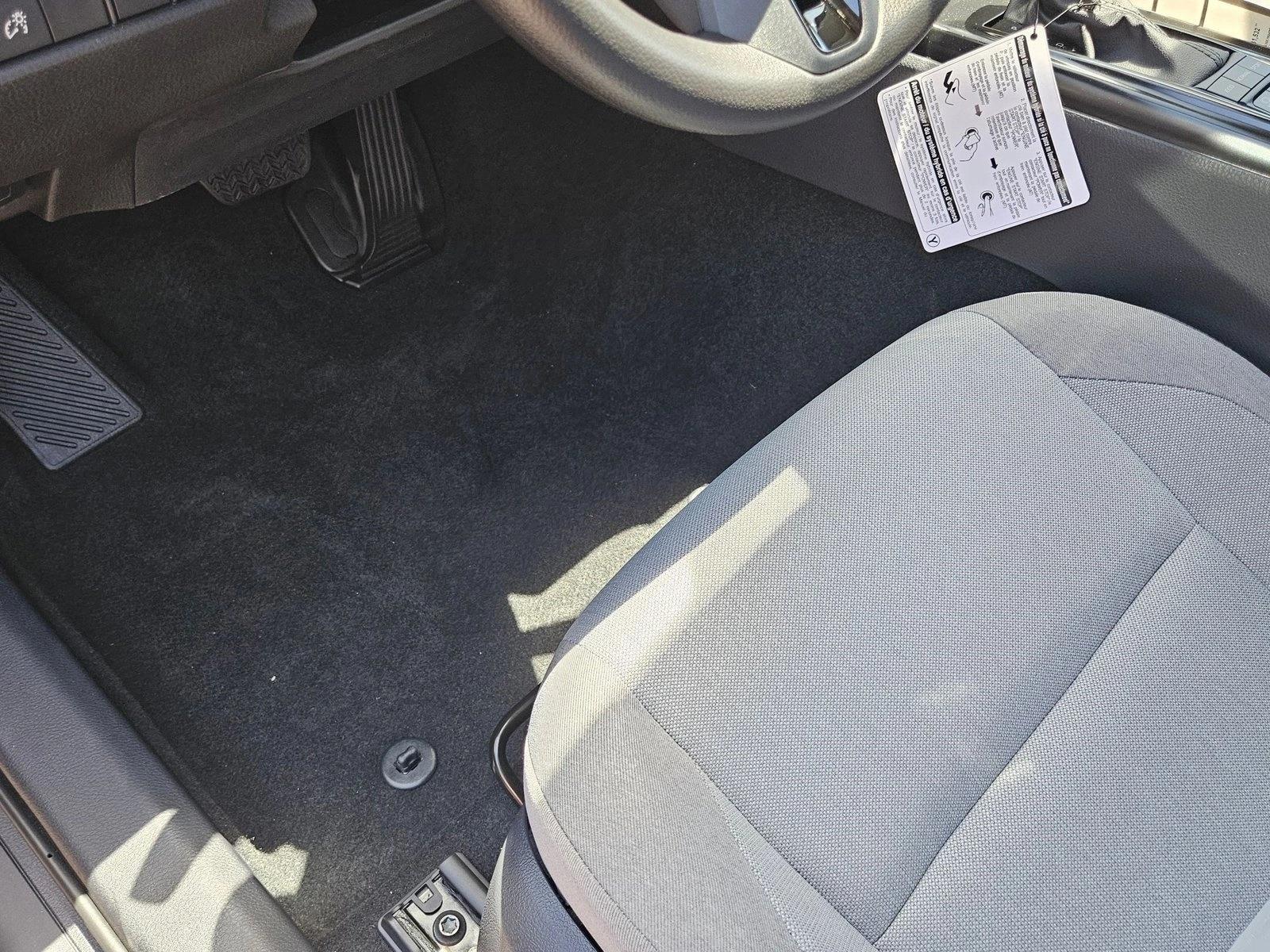 2025 Toyota Camry LE SE photo 4