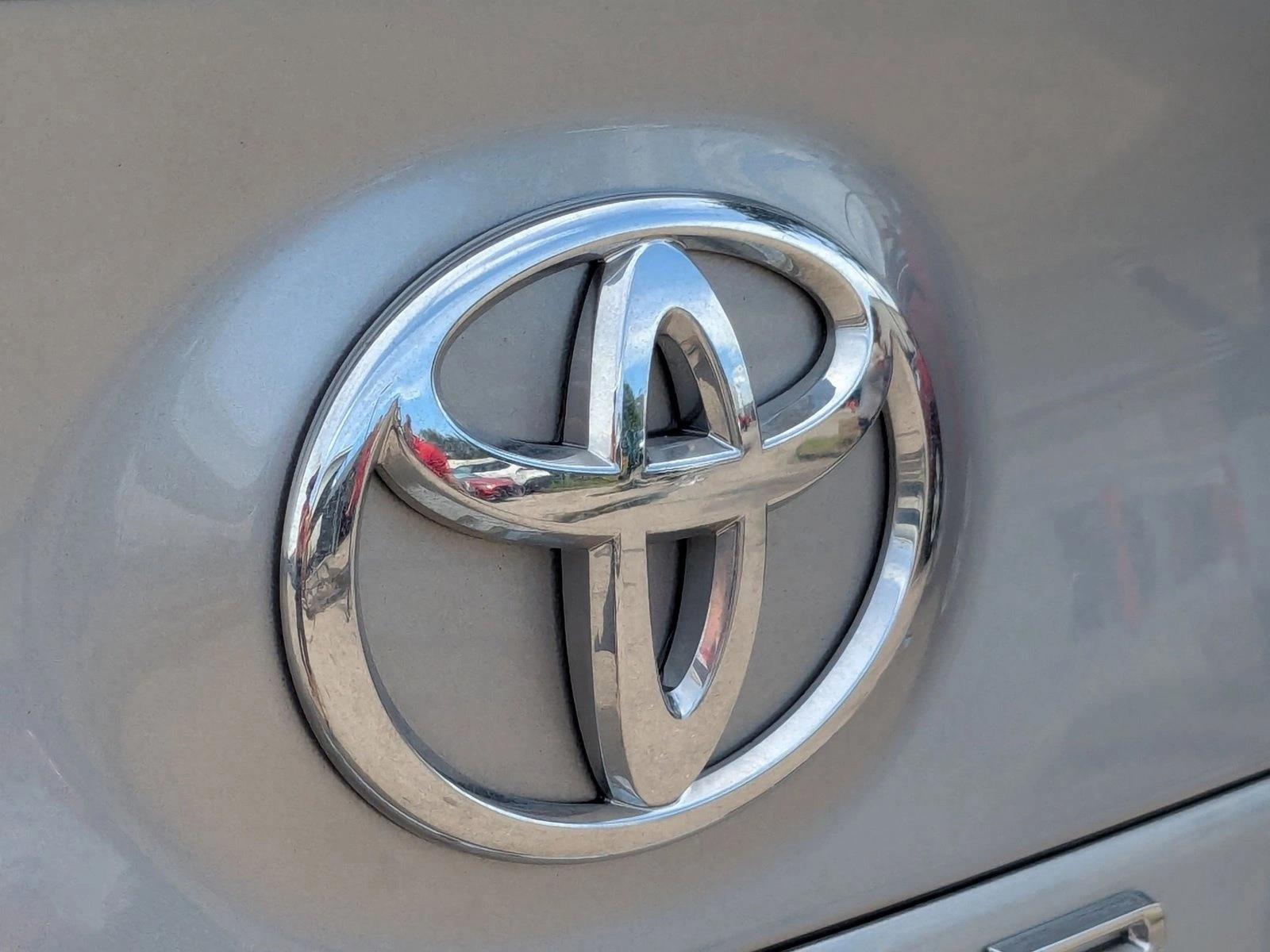 2024 Toyota Camry SE photo 4