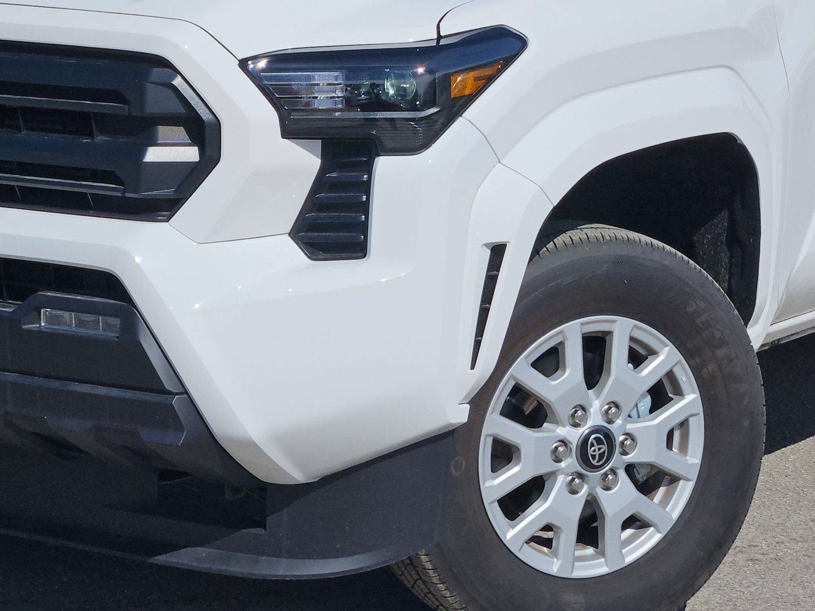 2024 Toyota Tacoma SR5 Double Cab photo 3