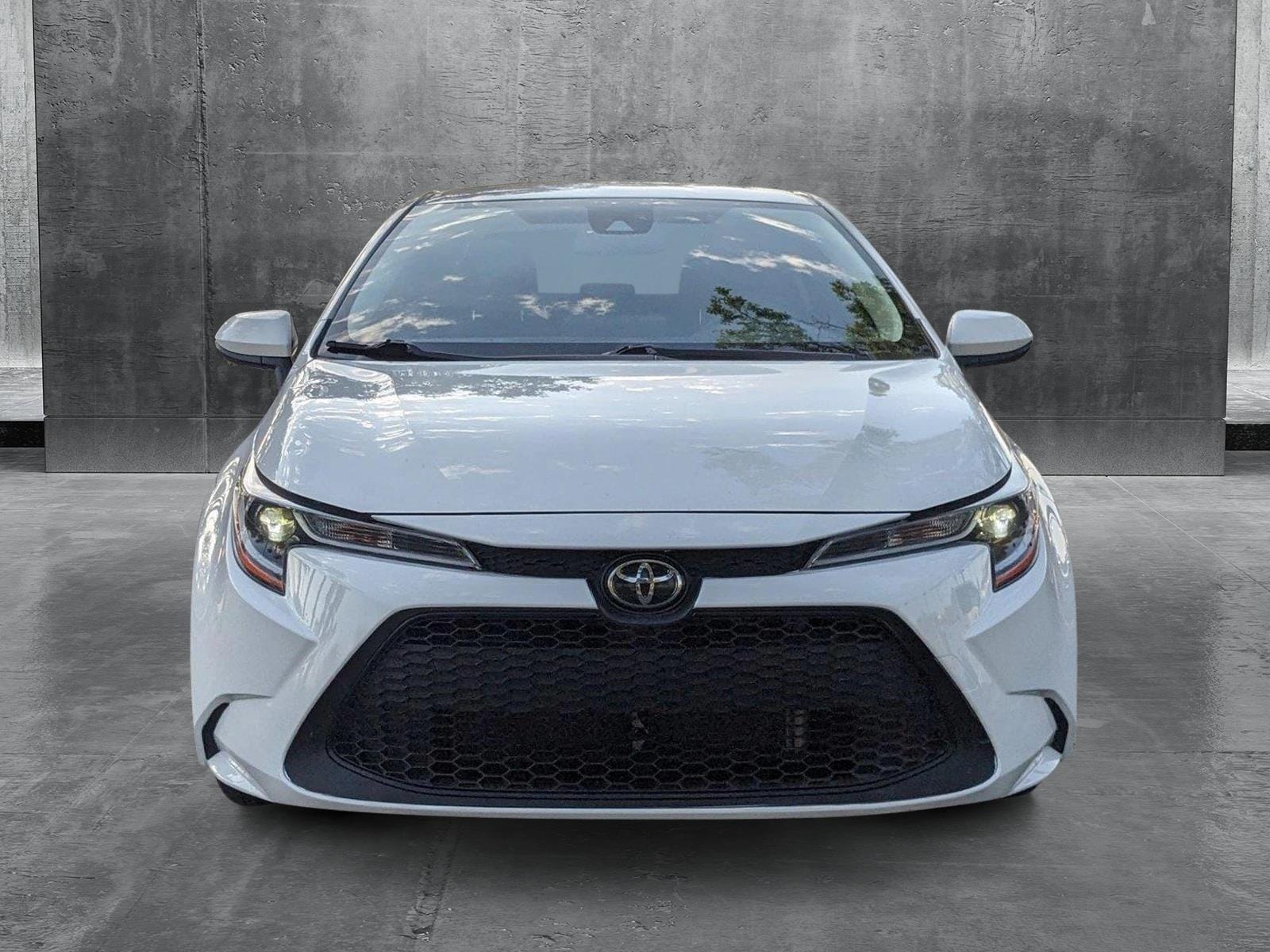 Used 2022 Toyota Corolla LE with VIN JTDEPMAE1N3007595 for sale in Pinellas Park, FL