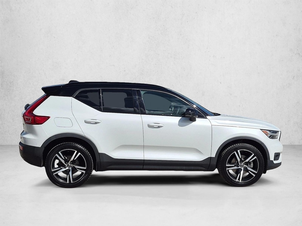 Used 2022 Volvo XC40 T5 AWD R-Design SUV
