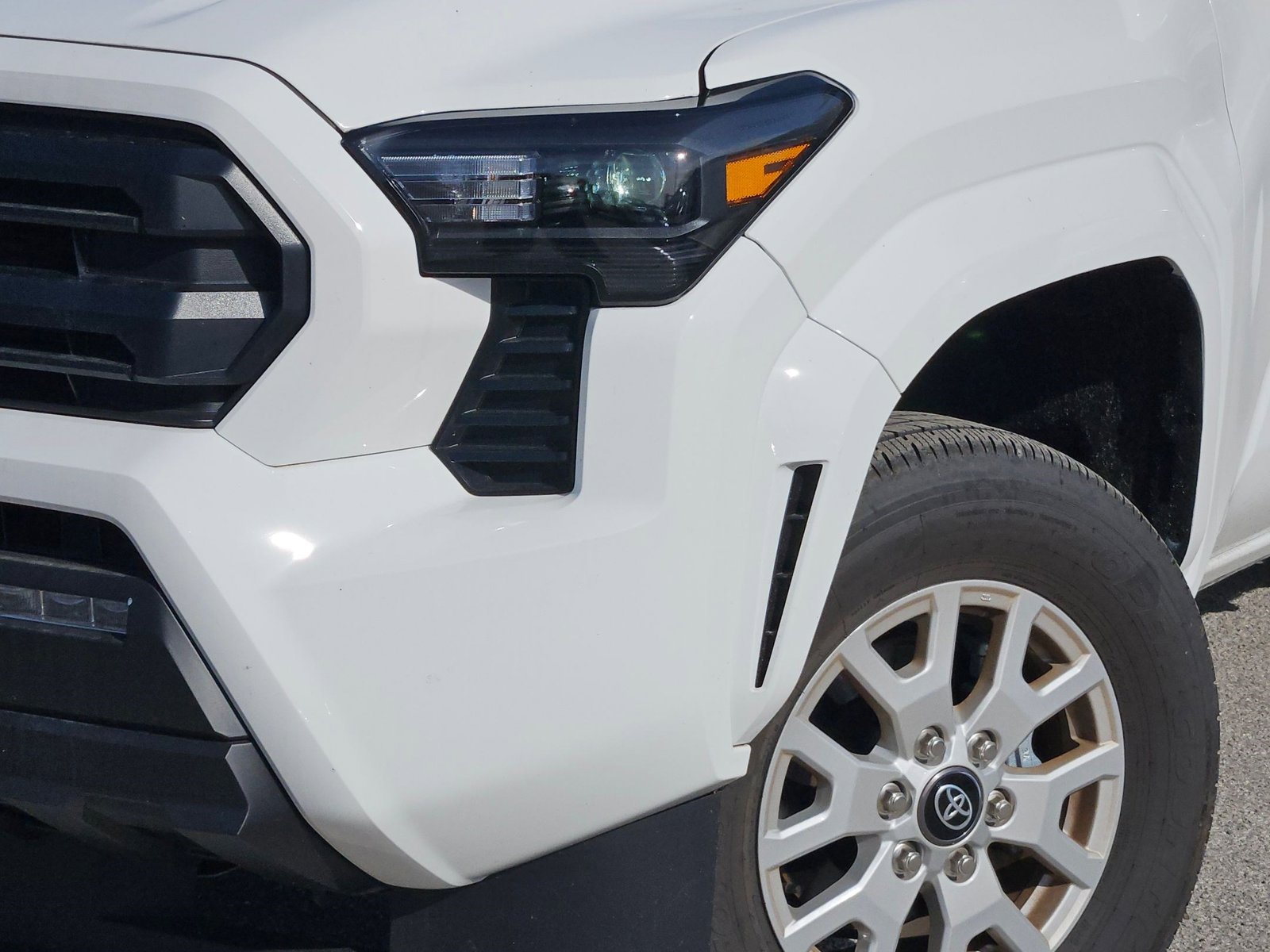 2024 Toyota Tacoma SR5 Double Cab photo 4