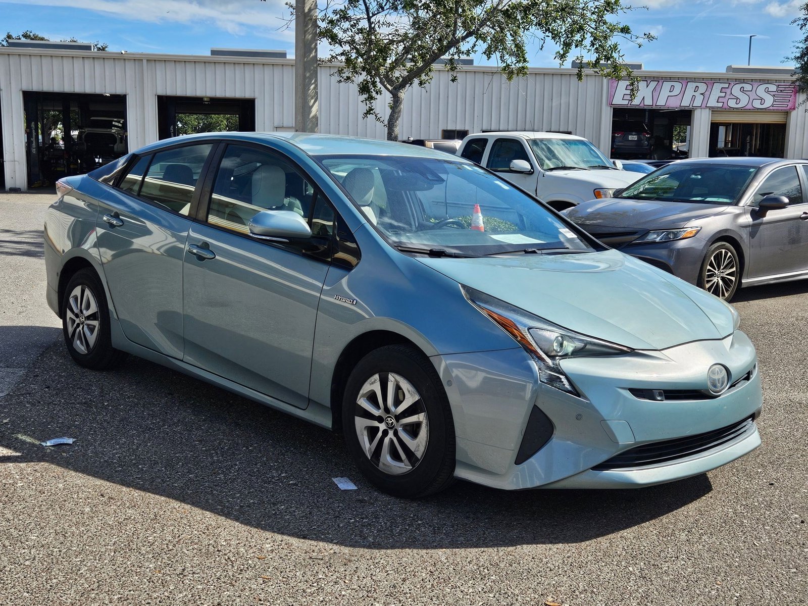 2018 Toyota Prius Four photo 3