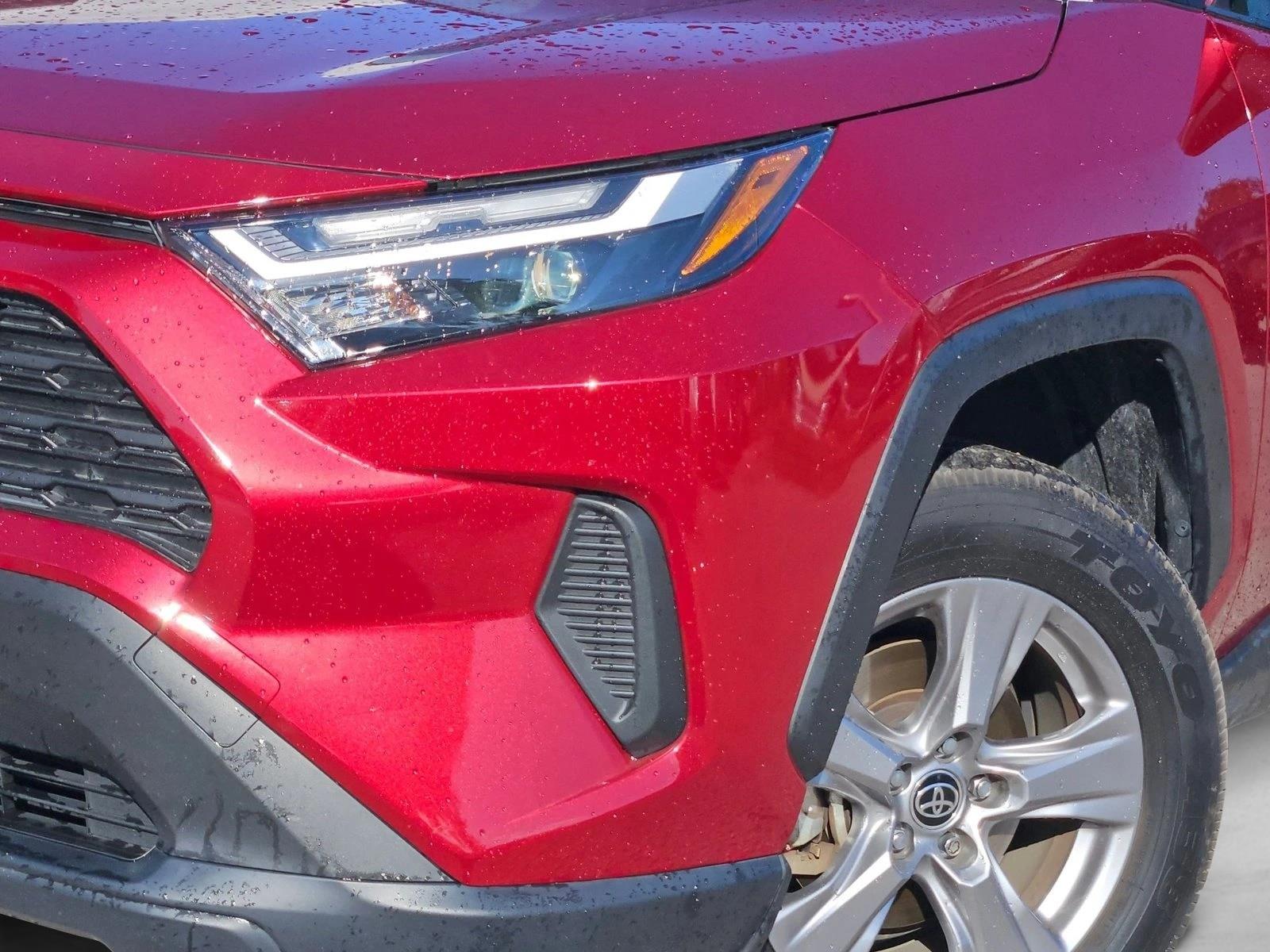 2022 Toyota RAV4 Hybrid XLE photo 4