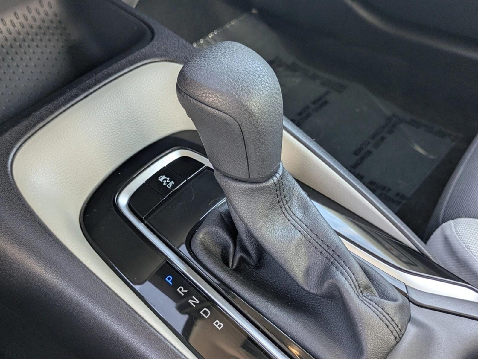 2025 Toyota Corolla LE - Photo 12
