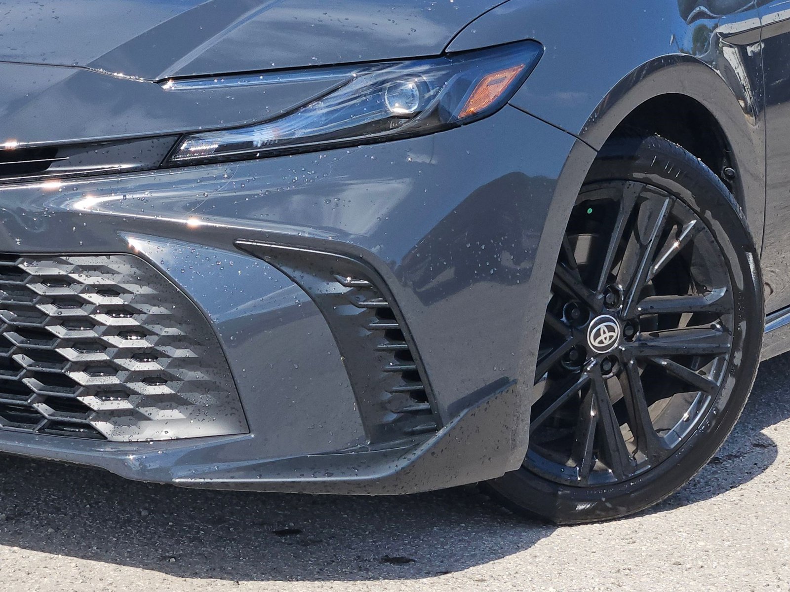 2025 Toyota Camry SE photo 4