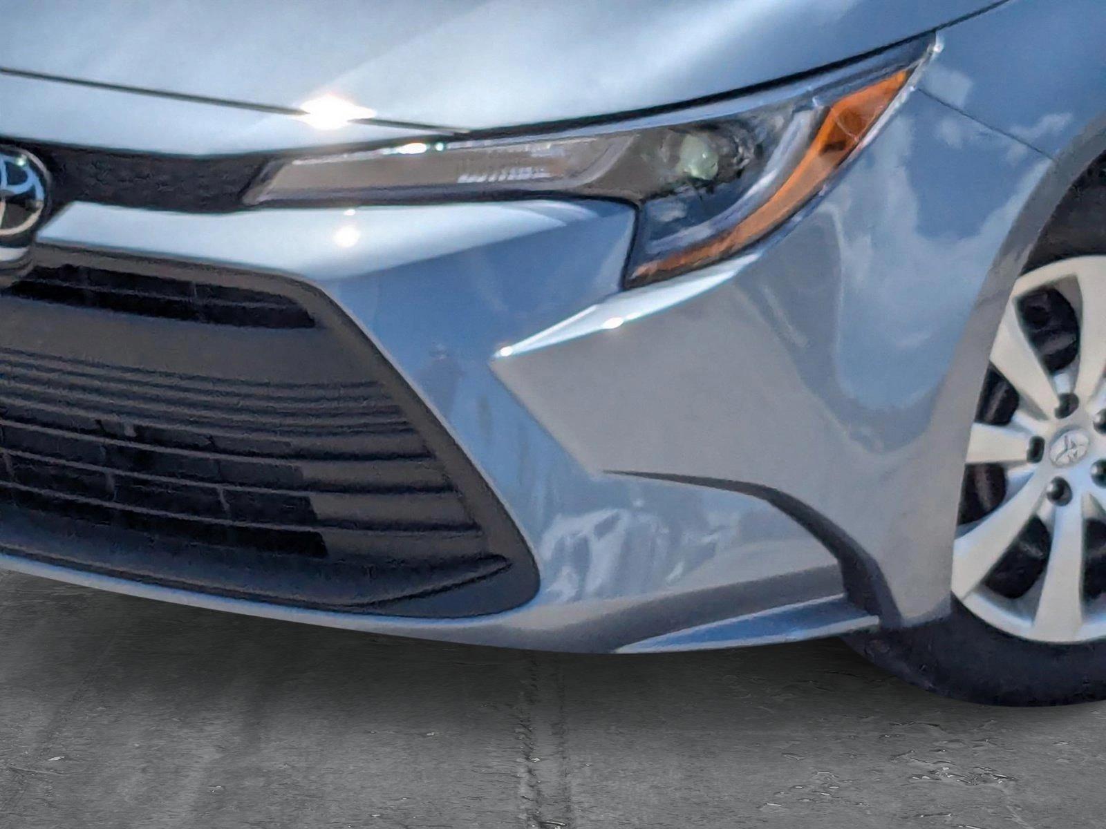 2025 Toyota Corolla LE photo 3