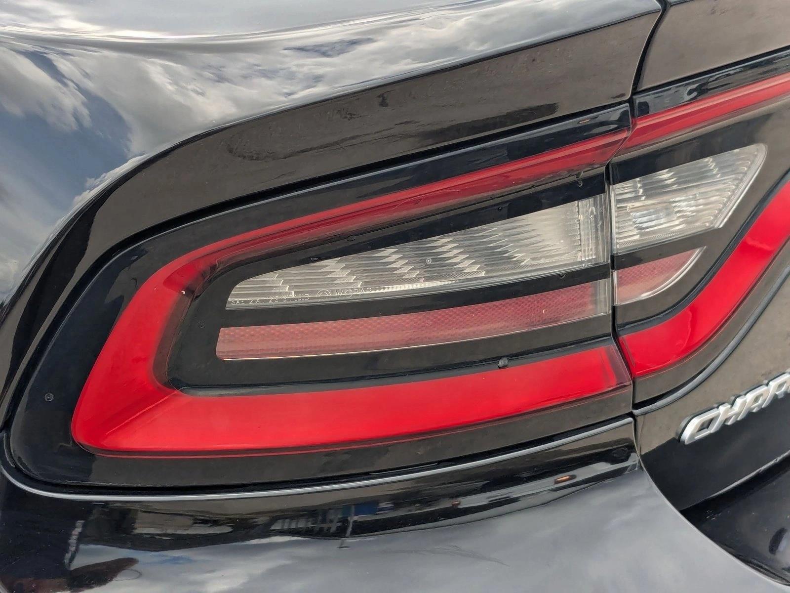 2016 Dodge Charger SXT photo 3
