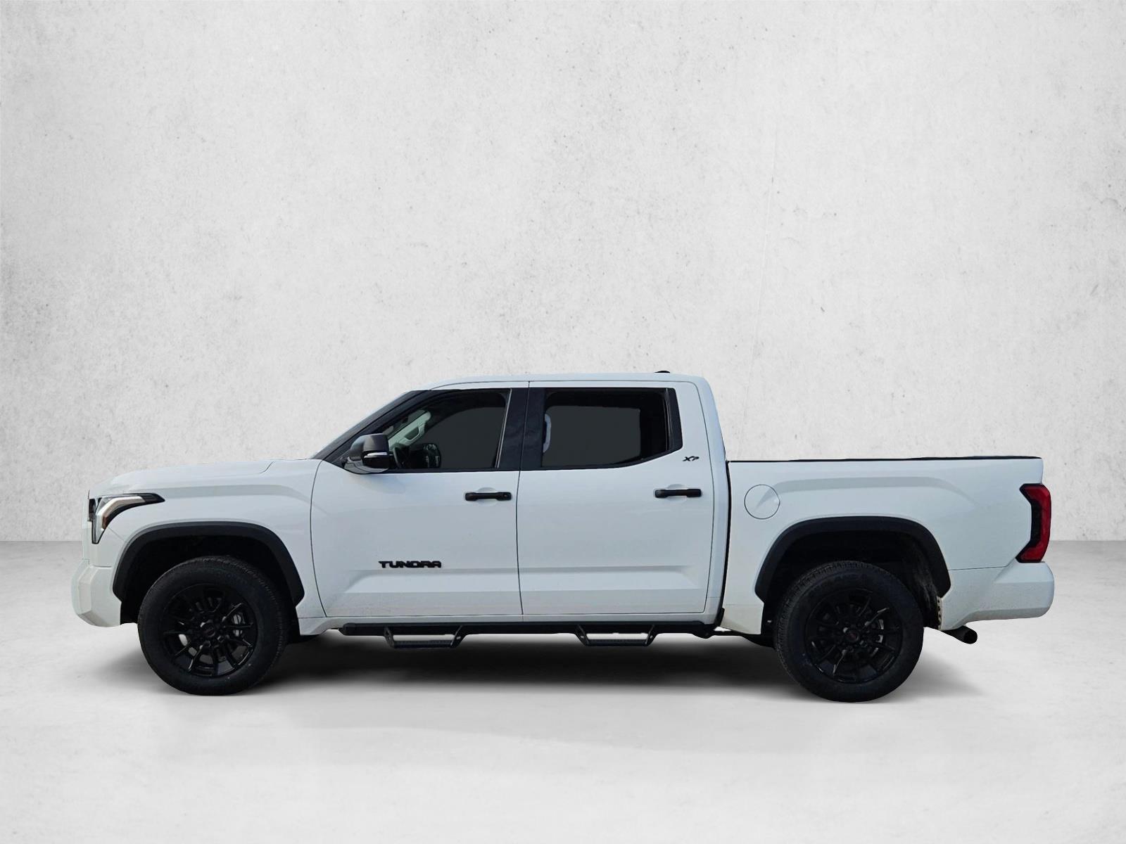 2022 Toyota Tundra SR5 CrewMax photo 3
