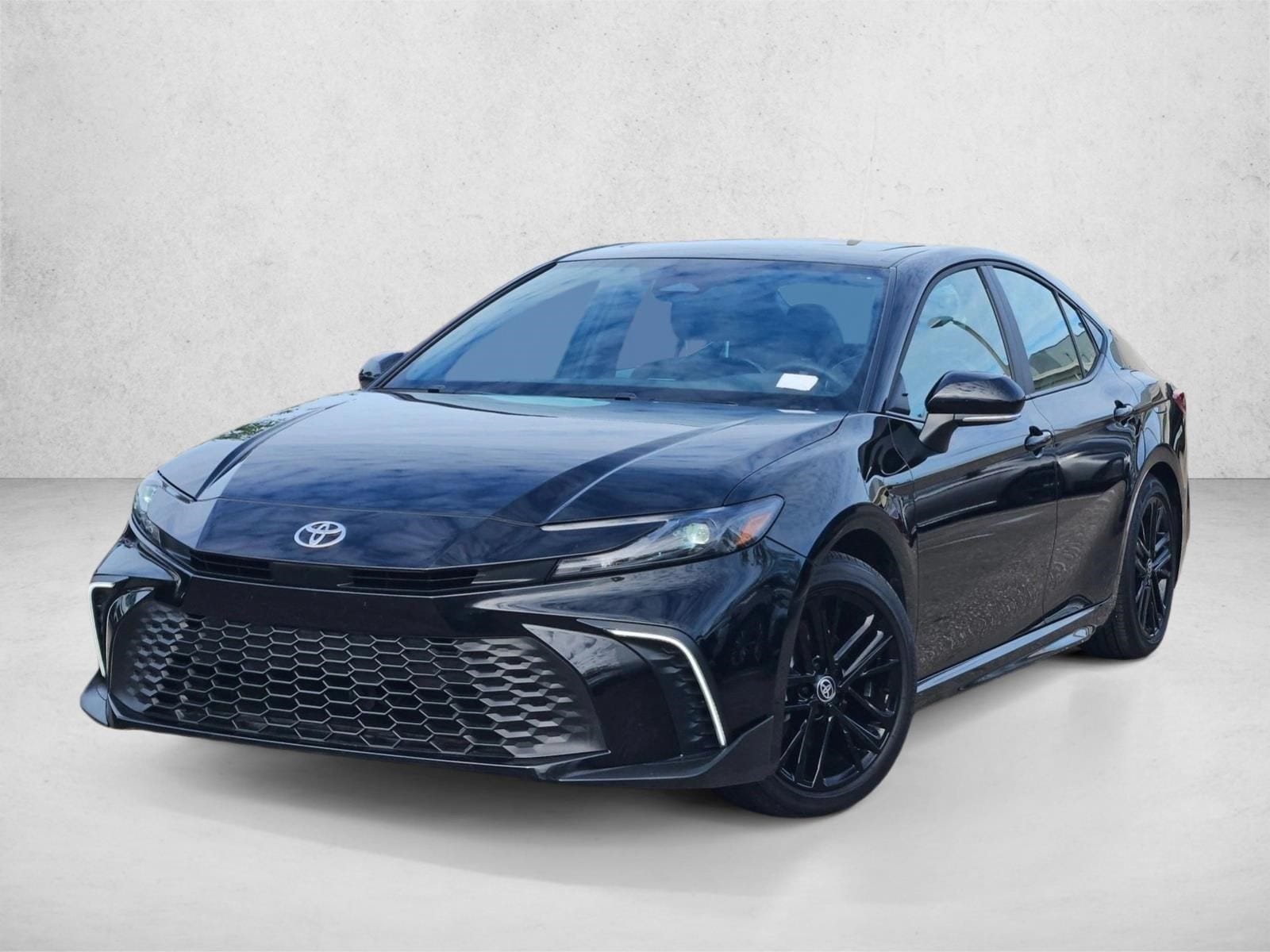 2025 Toyota Camry SE's photo