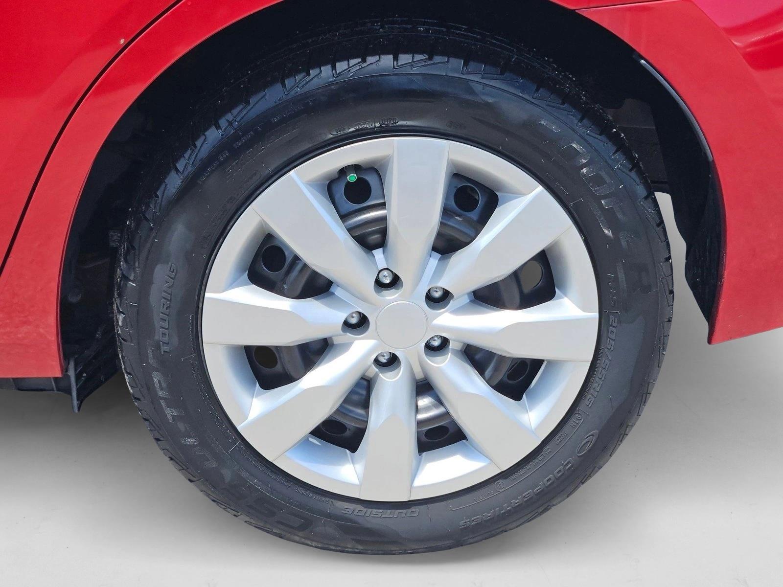 2014 Toyota Corolla LE photo 4