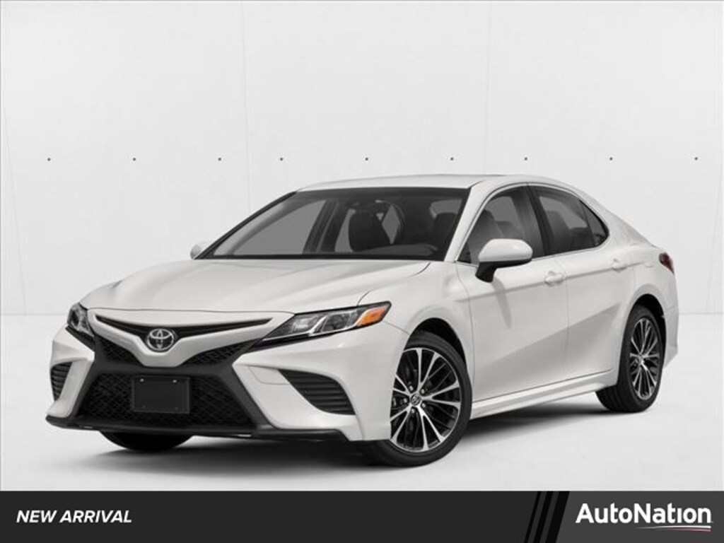 Used 2018 Toyota Camry SE Sedan