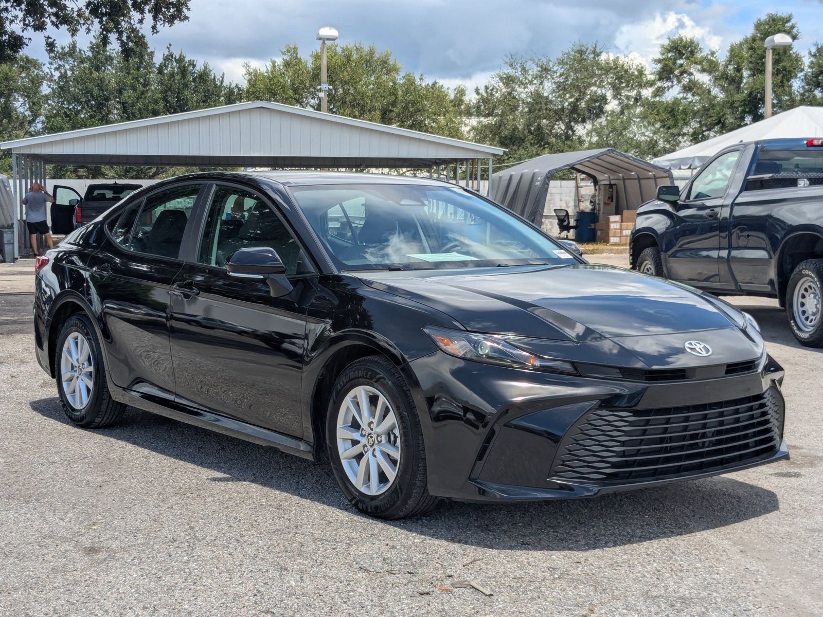 2025 Toyota Camry LE SE photo 3