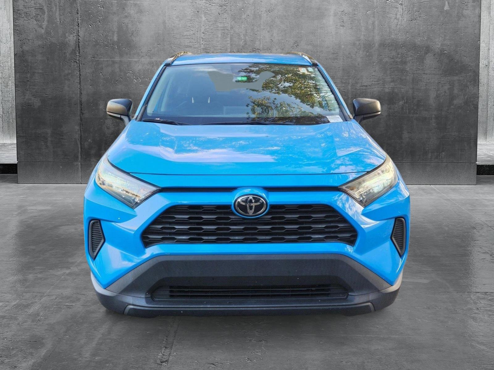 2019 Toyota RAV4 LE photo 2