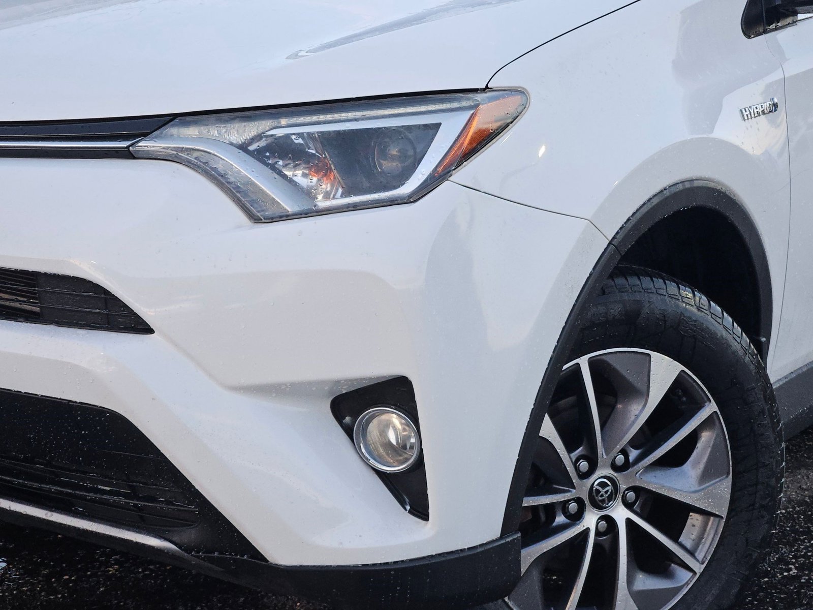 2018 Toyota RAV4 Hybrid XLE photo 4