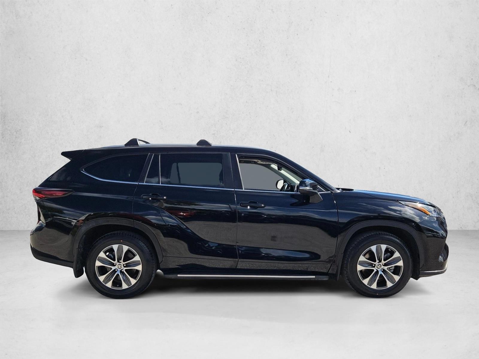 2024 Toyota Highlander XLE photo 4