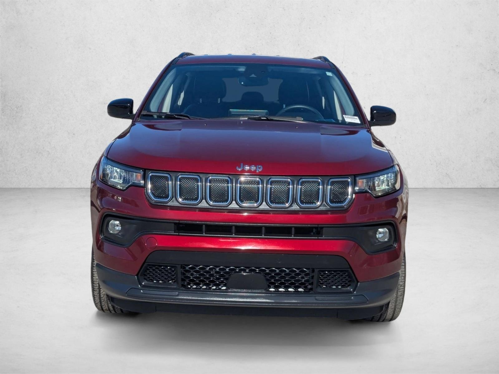 2022 Jeep Compass Latitude Lux photo 2