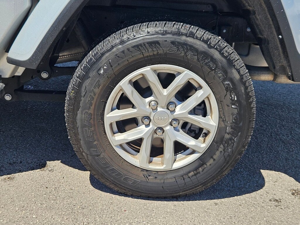 Used 2023 Jeep Gladiator Sport Truck Crew Cab