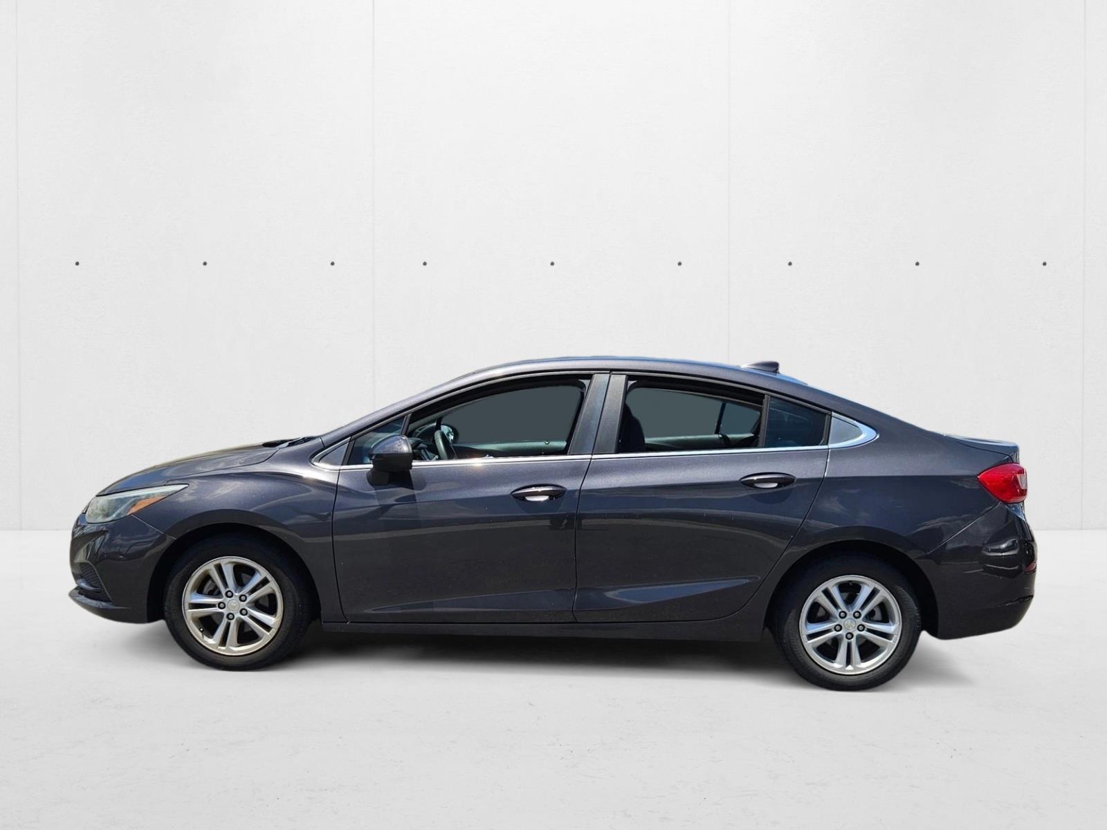 2017 Chevrolet Cruze LT photo 3