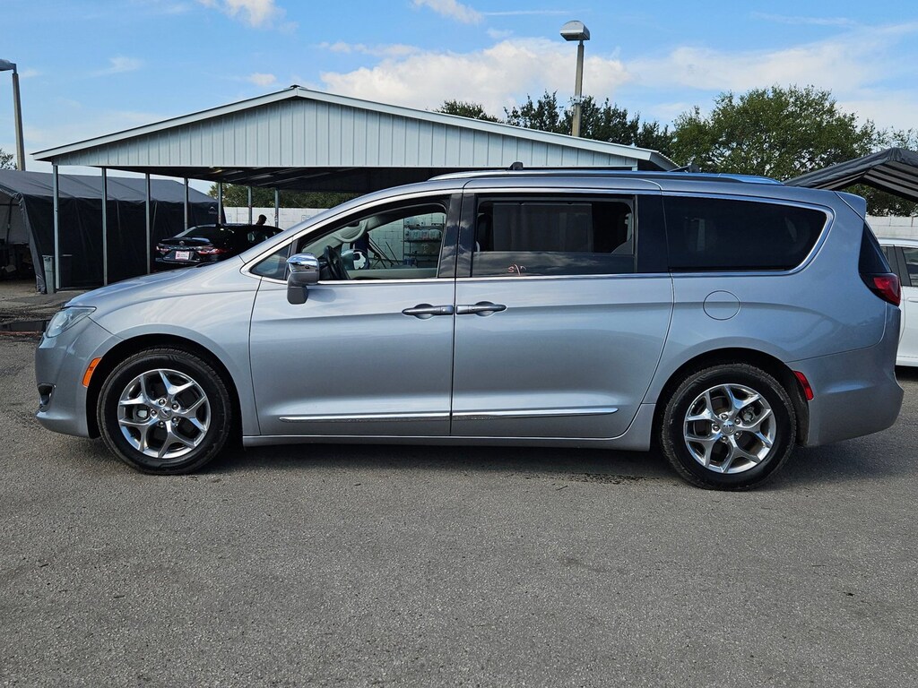 Used 2018 Chrysler Pacifica Limited Van