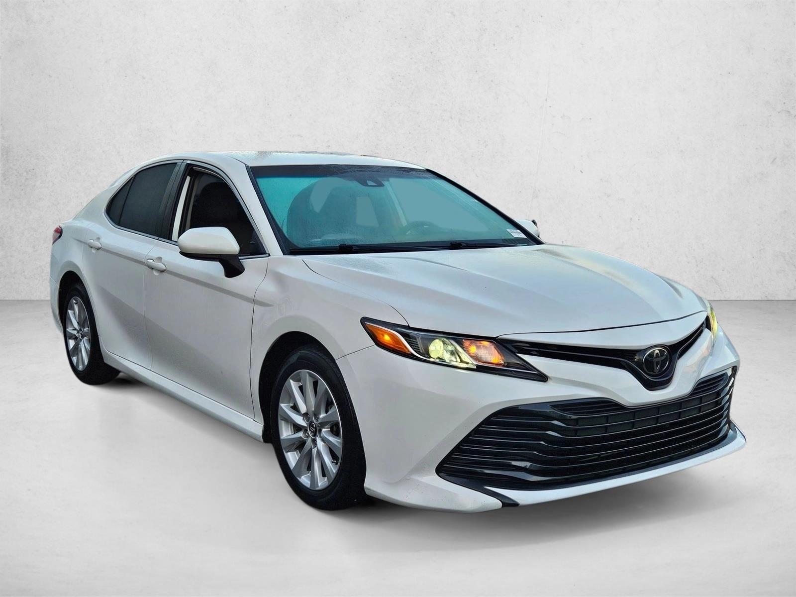2020 Toyota Camry LE SE photo 3