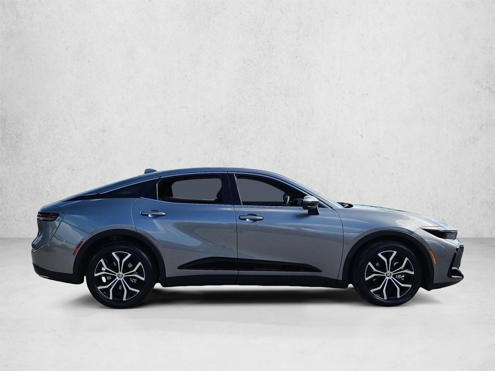 2023 Toyota Crown XLE photo 4