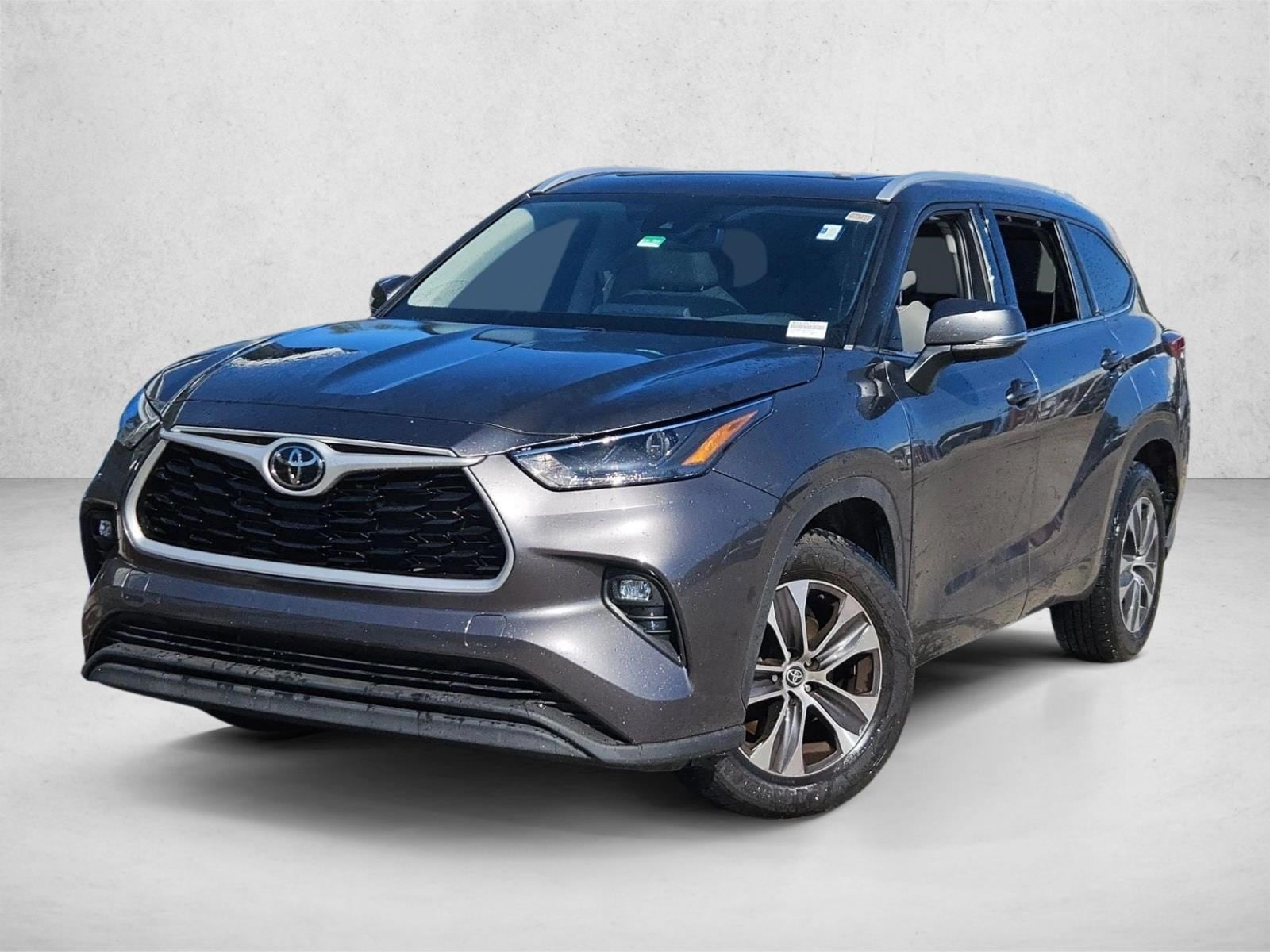 2022 Toyota Highlander XLE's photo