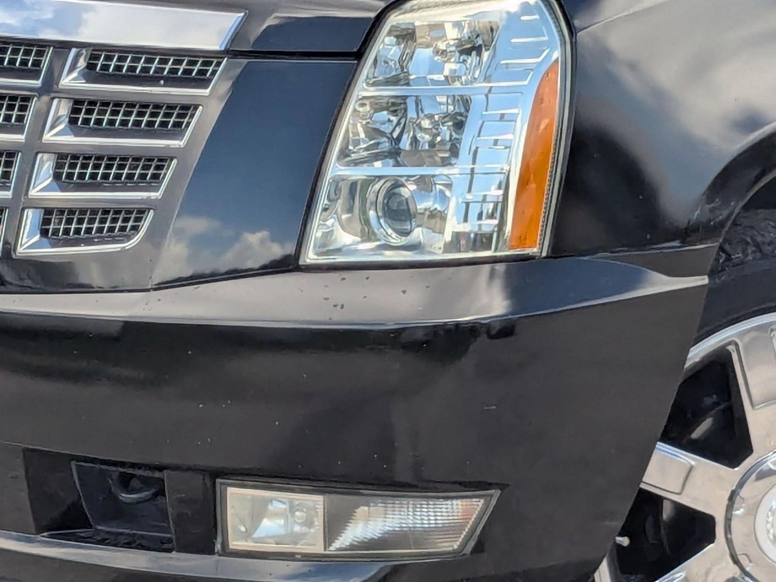 2013 Cadillac Escalade Base photo 3