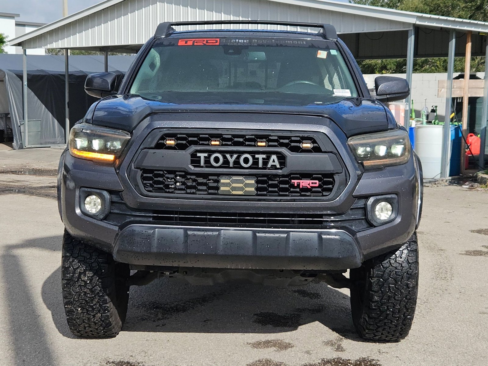 2018 Toyota Tacoma SR5 V6 photo 2