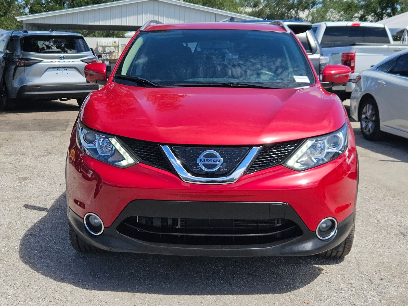 2018 Nissan Rogue Sport SL photo 2