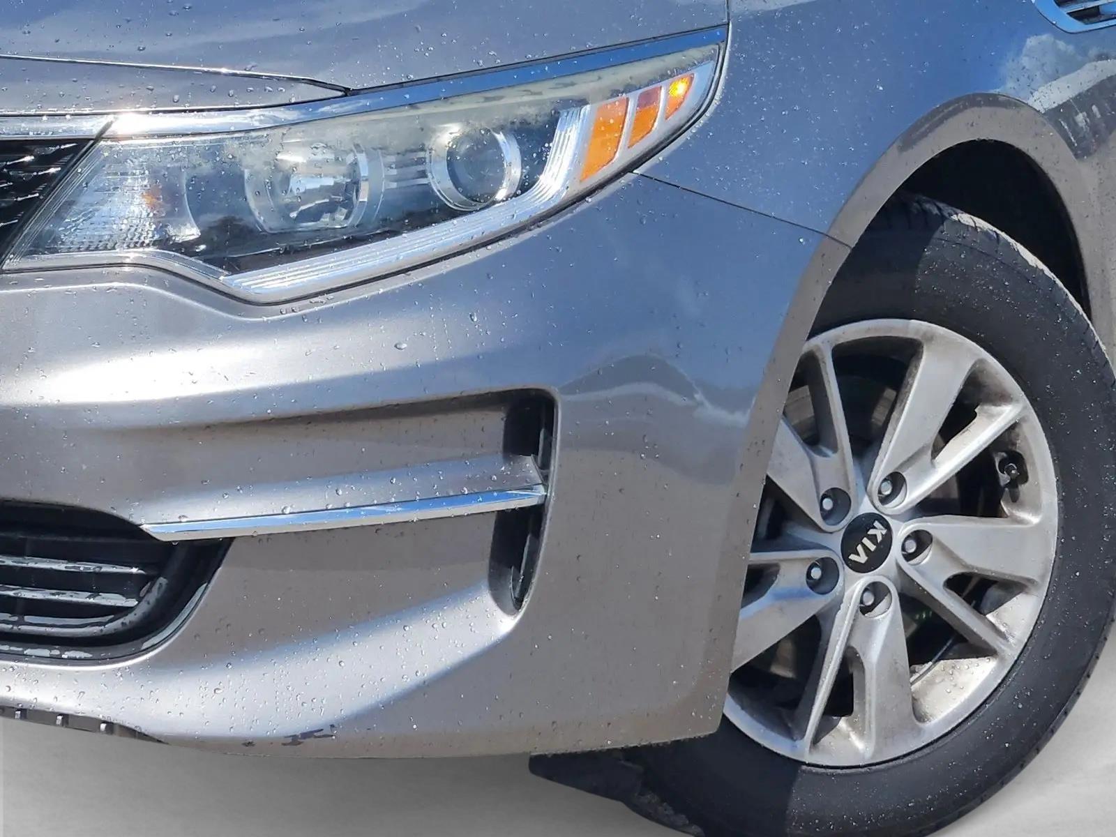 2018 Kia Optima LX photo 4