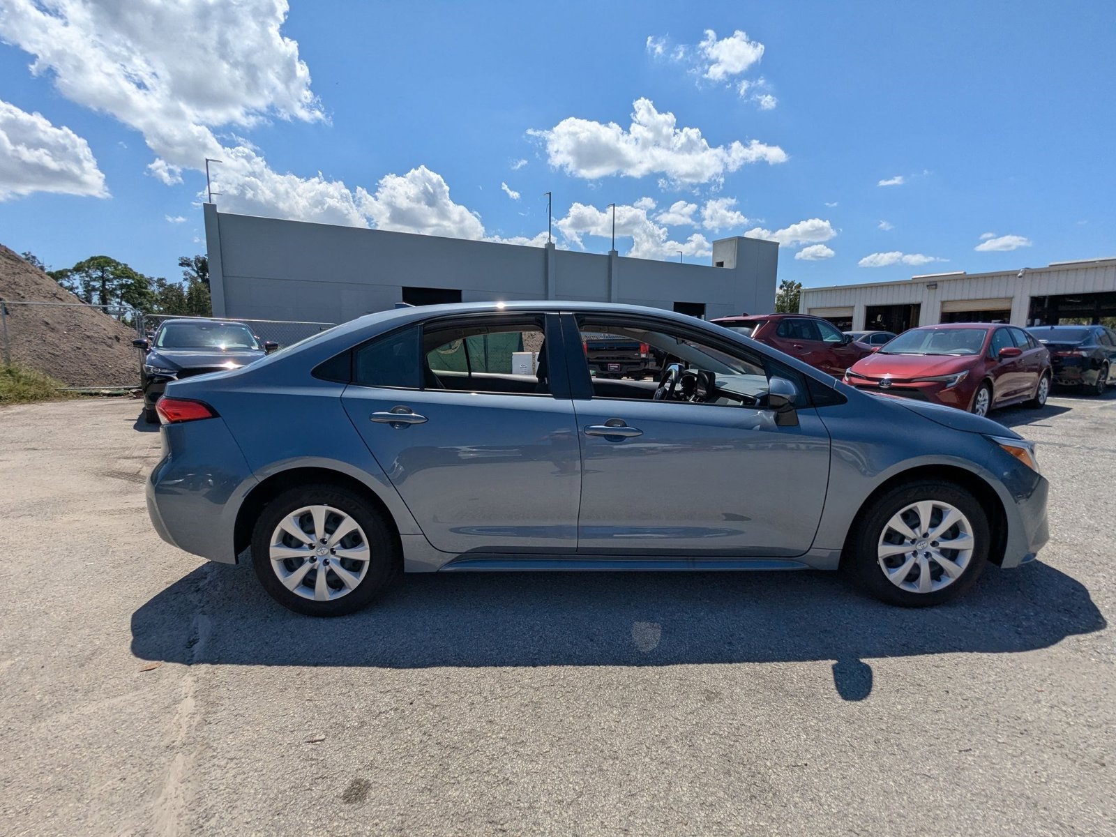 2025 Toyota Corolla Hybrid LE photo 4