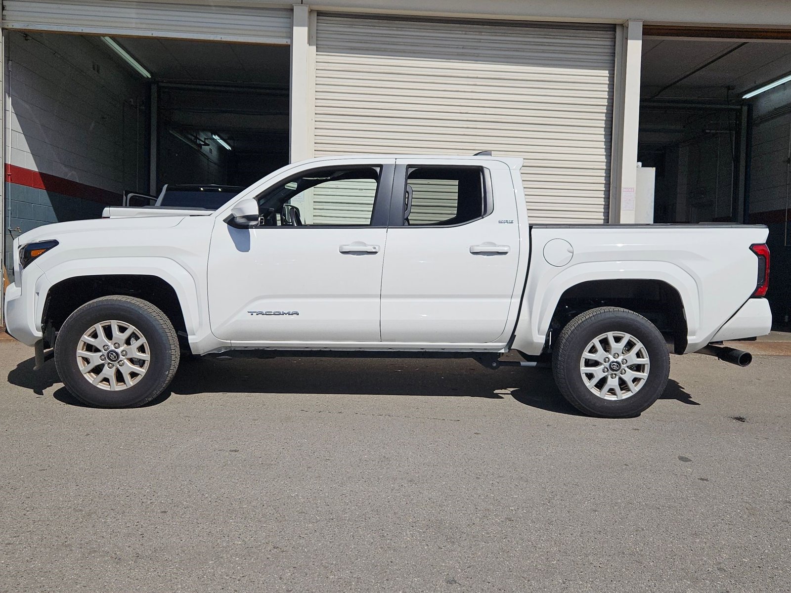 2024 Toyota Tacoma SR5 Double Cab photo 3