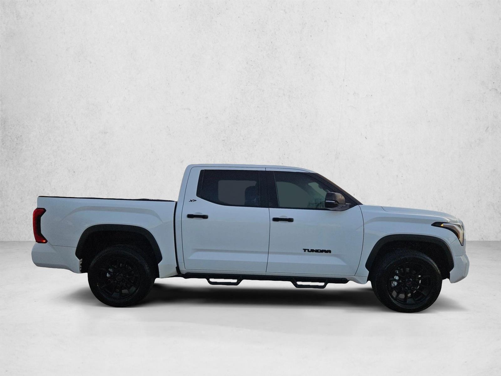2022 Toyota Tundra SR5 CrewMax photo 4