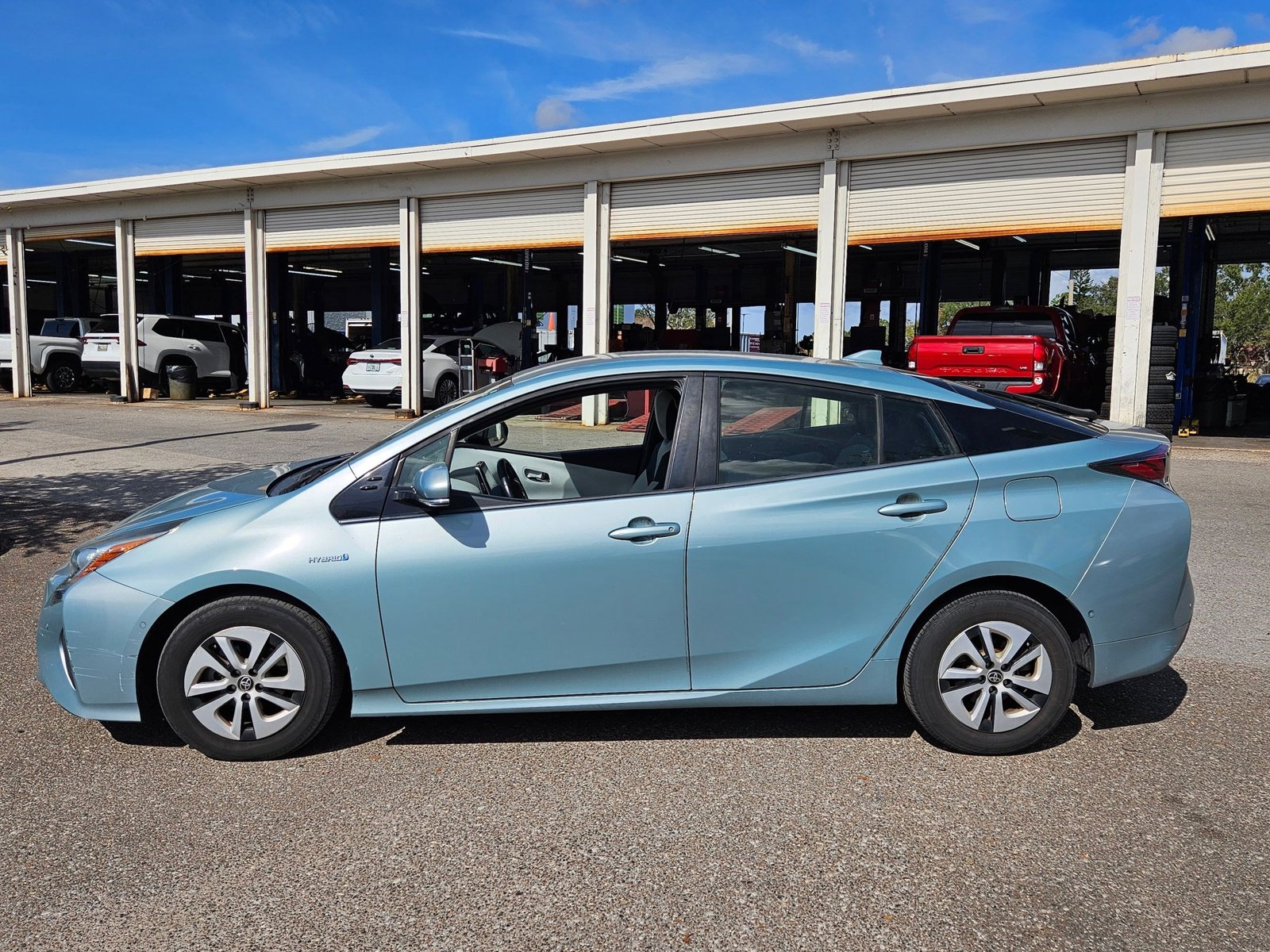 2018 Toyota Prius Four photo 4