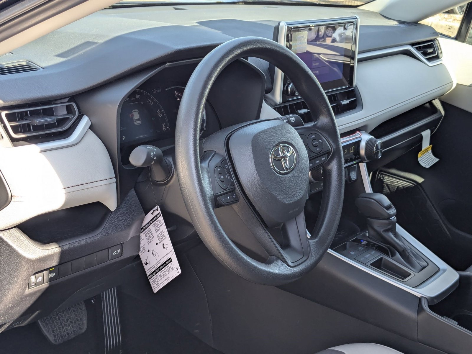 2025 Toyota RAV4 XLE photo 3