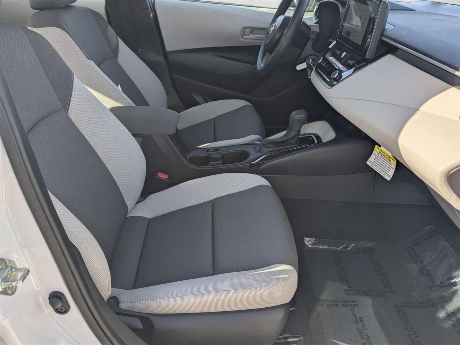 2025 Toyota Corolla LE - Photo 18