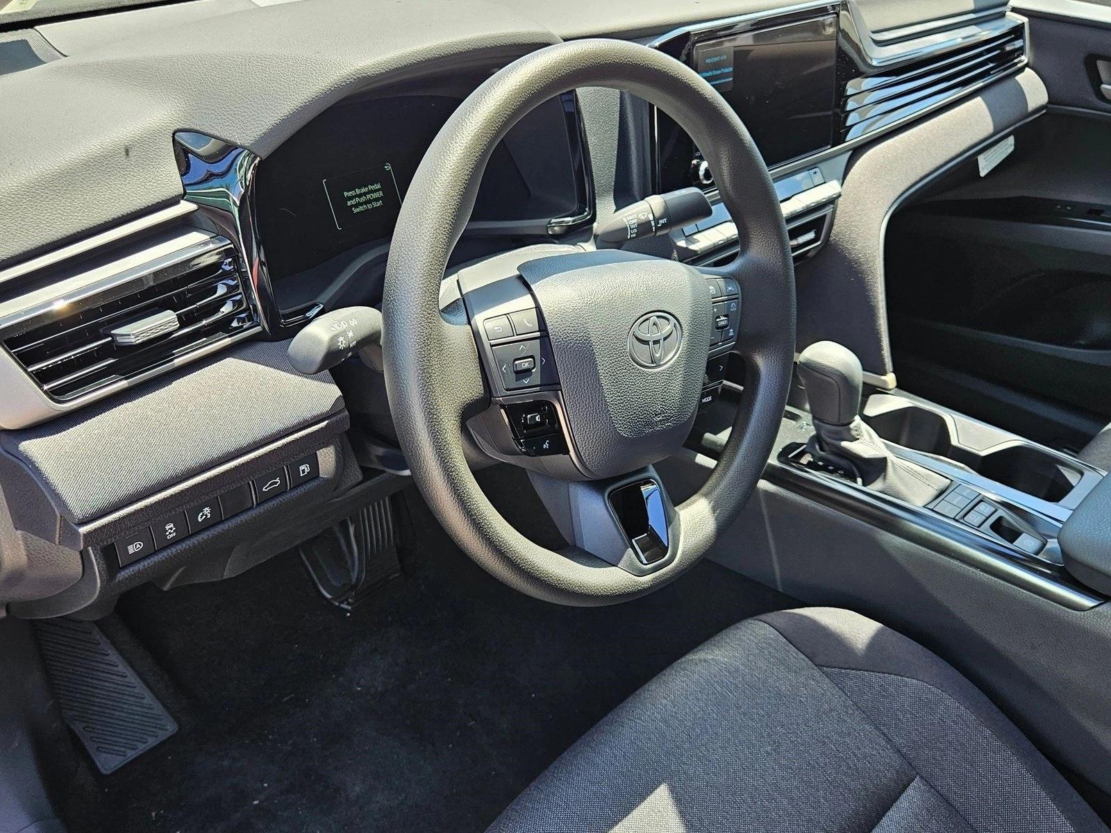 2025 Toyota Camry LE SE photo 3