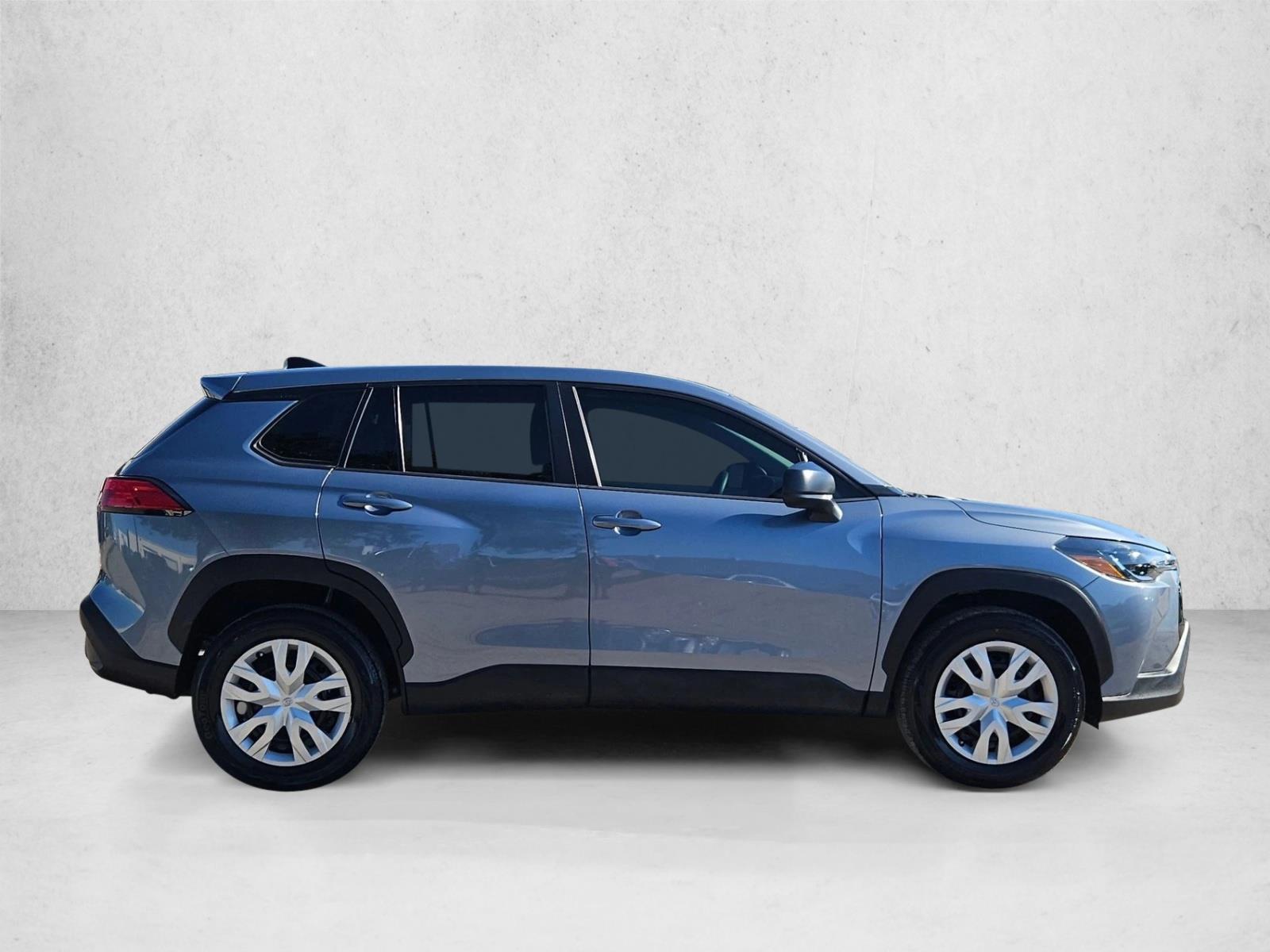 2022 Toyota Corolla Cross L photo 4